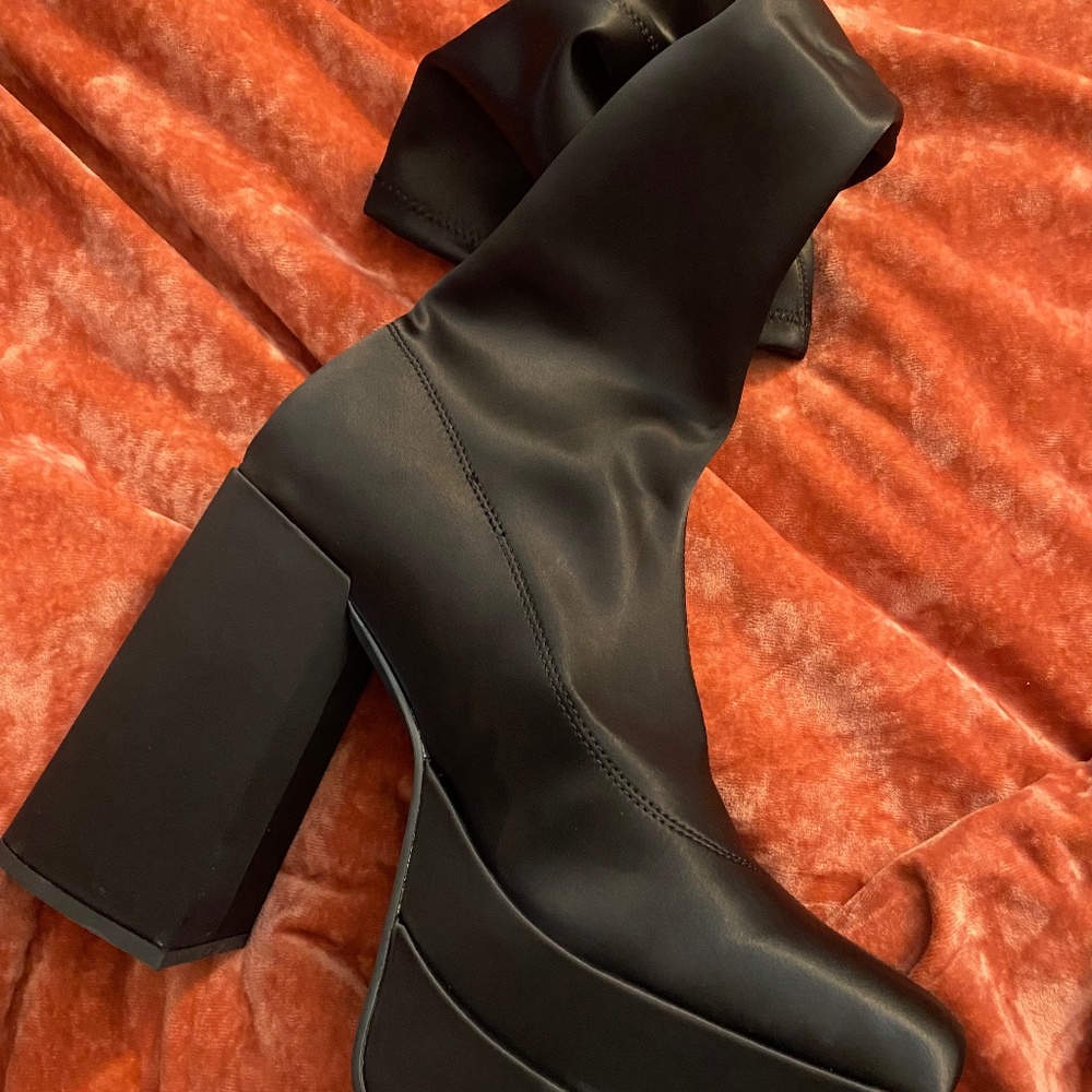 Brand New Steve Madden CYPRESS Boots